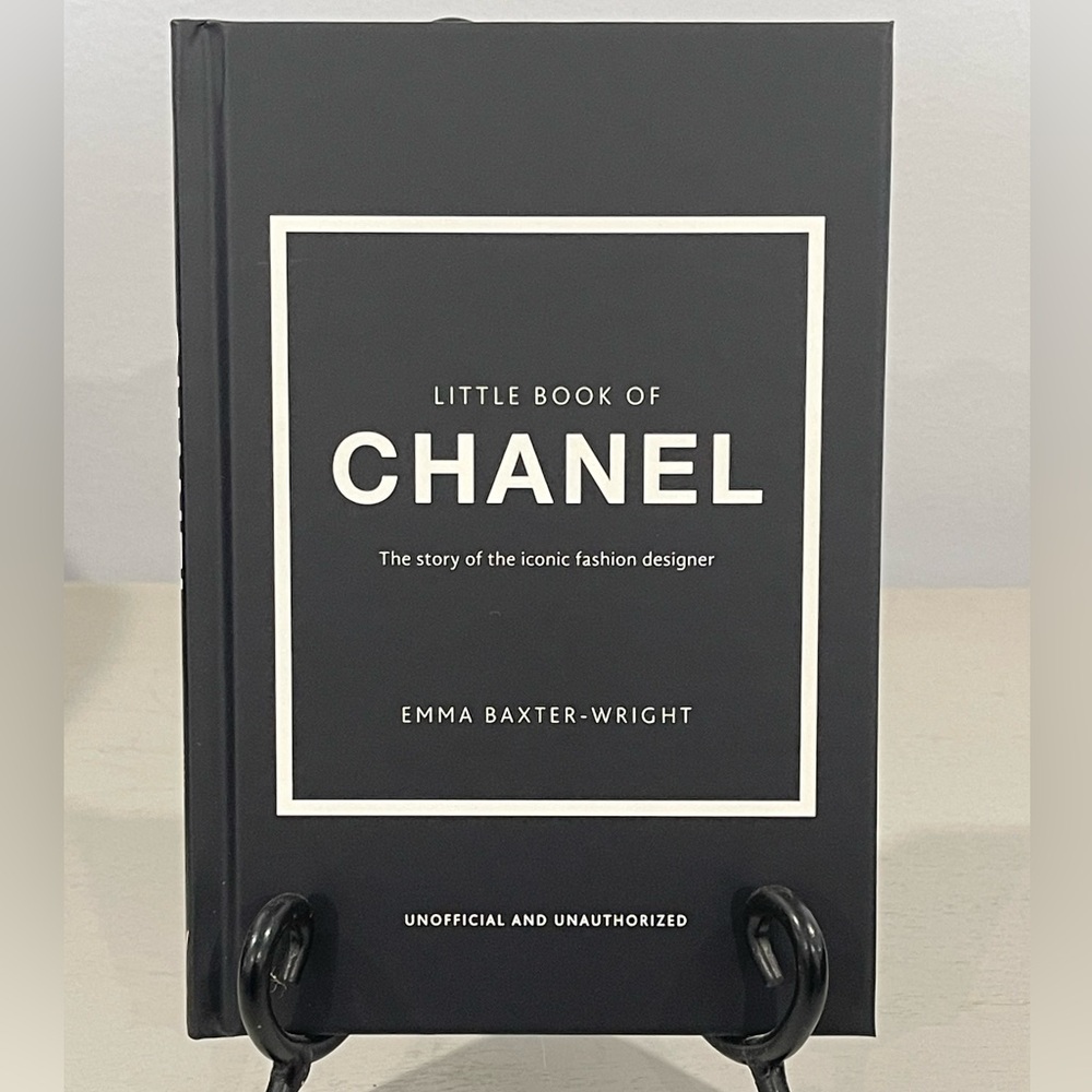 Little Guides to Style - a Historical Review of Four Fashion Icons - Picture 6 of 9